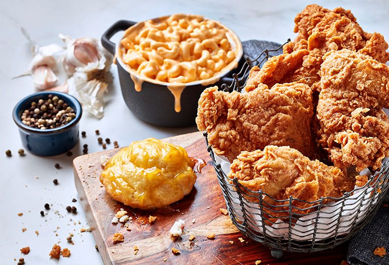 Fried Chicken And Cheesy Macaroni